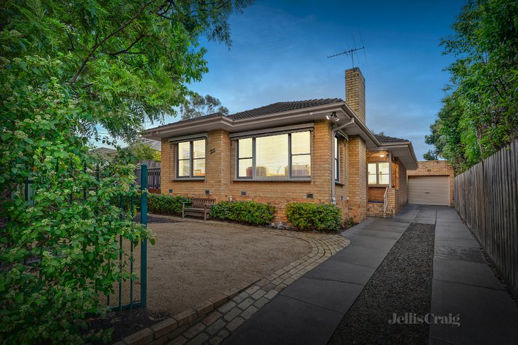 21 Inverness Avenue Burwood 3125
