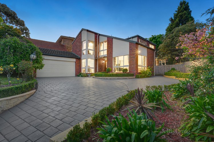 21 Kenross Drive Wheelers Hill 3150