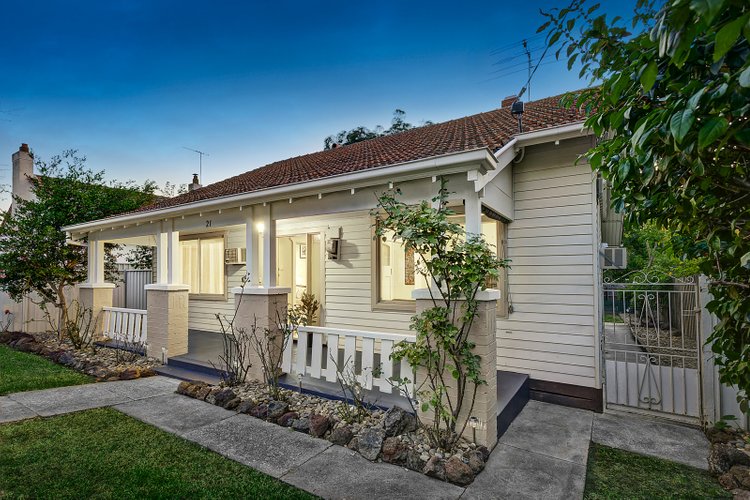 21 Leopold Crescent Mont Albert 3127