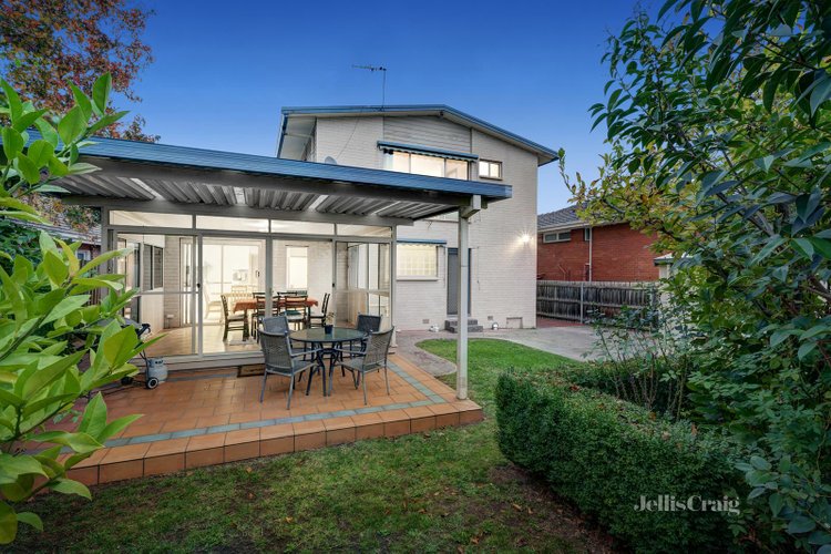 21 Montgomery Place Bulleen 3105