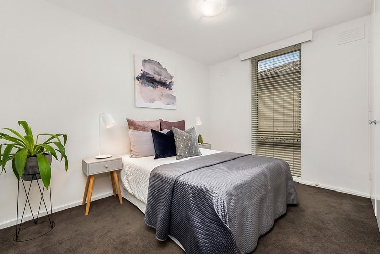 2/1 Robert Street Elwood 3184