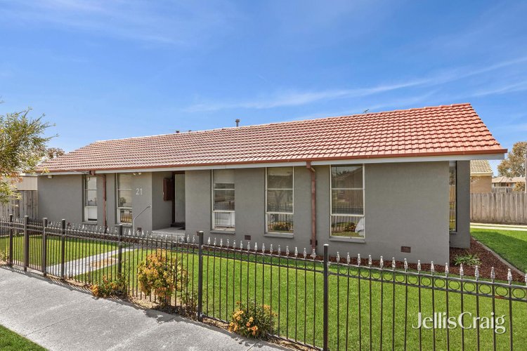 21 Titan Street Whittington 3219