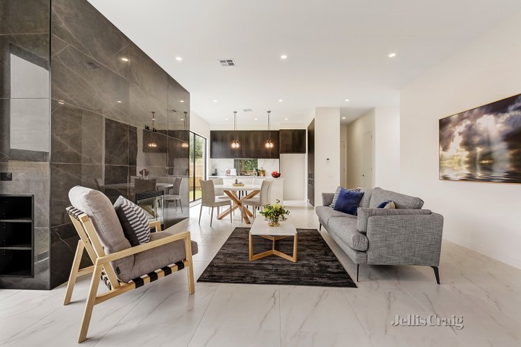 2/1 Woodlea Street Doncaster East 3109