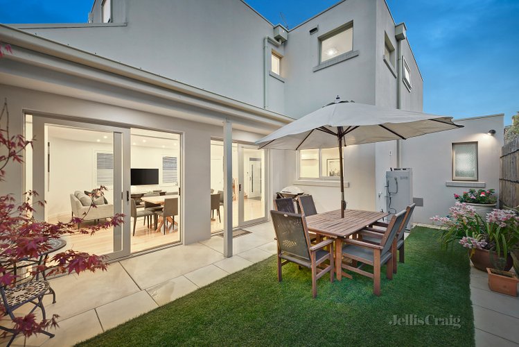 2/10 Capon Street Malvern East 3145