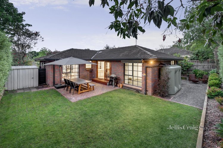 2 10 Garden Road Camberwell 3124