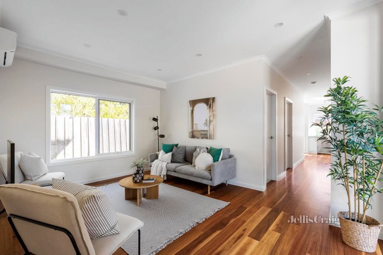 2 10 Giles Court Mill Park 3082