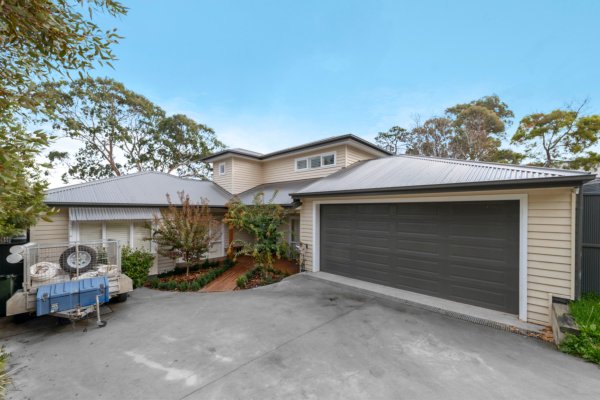 2 10  Graeme Avenue Montmorency 3094