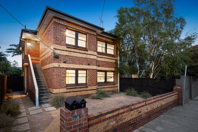 10 Lang Street
