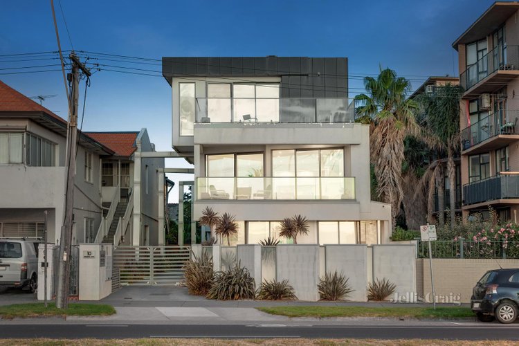 2 10 Marine Parade St Kilda 3182