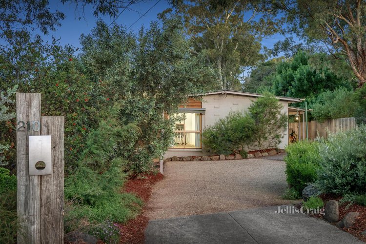 210 Mountain View Road Briar Hill 3088