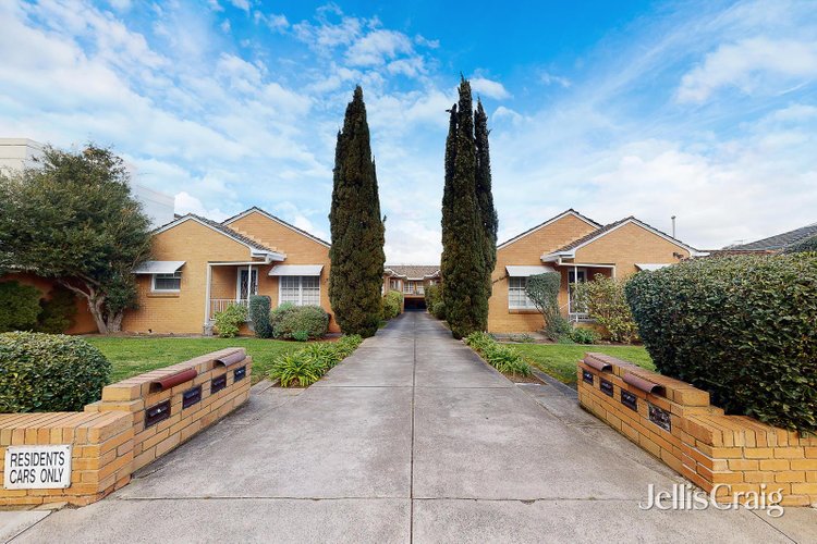 2 101 Woodland Street Essendon 3040