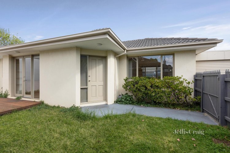 2 104 Parkmore Road Bentleigh East 3165