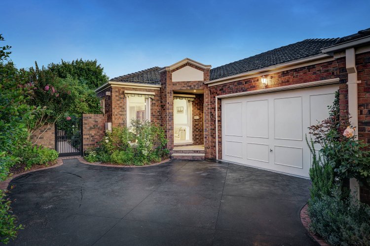 2/11 Corhampton Road Balwyn North 3104