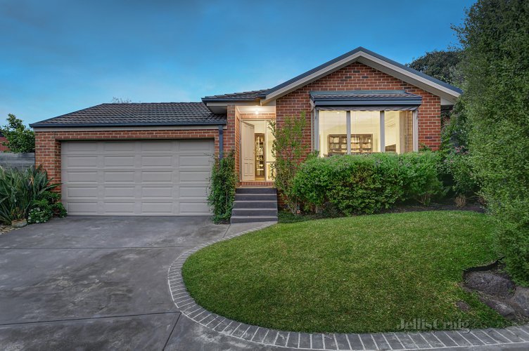 2/11 Elizabeth Street Montmorency 3094