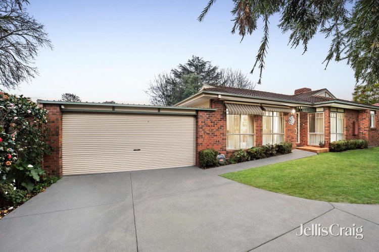 2 11 Hedge End Road Mitcham 3132