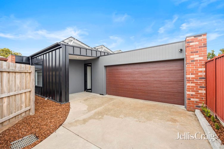 2/110 Cuthberts Road  Alfredton 3350