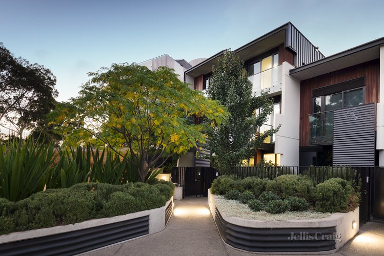 2/110 Keppel Street Carlton 3053