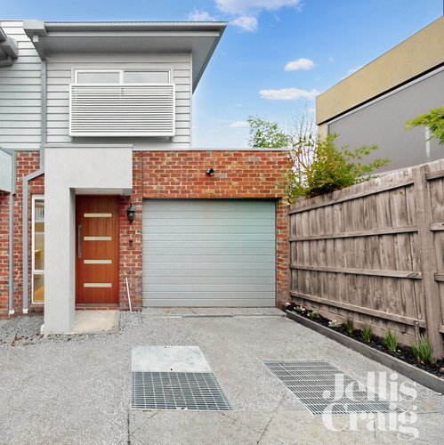 2/12 Esmale Street  Strathmore 3041