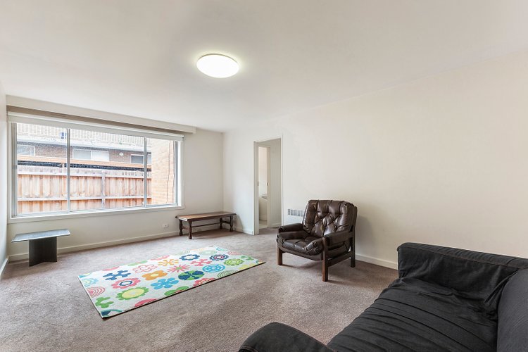 2/12 Passfield Street Brunswick West 3055
