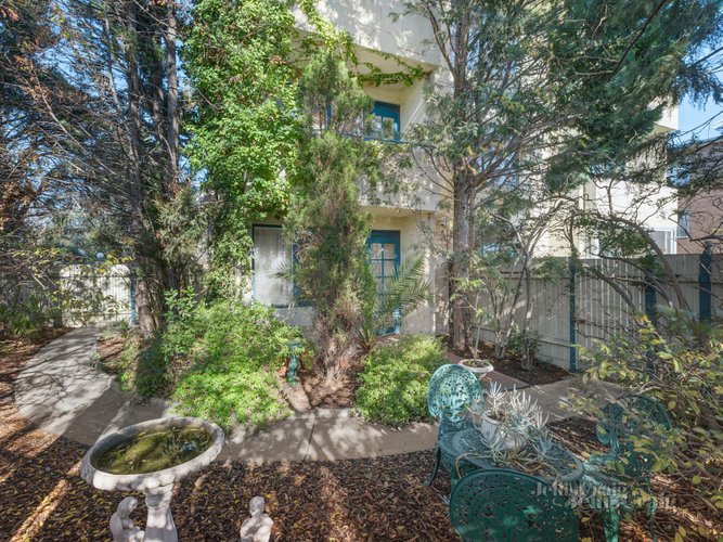 2 124b Barkers Road Hawthorn 3122