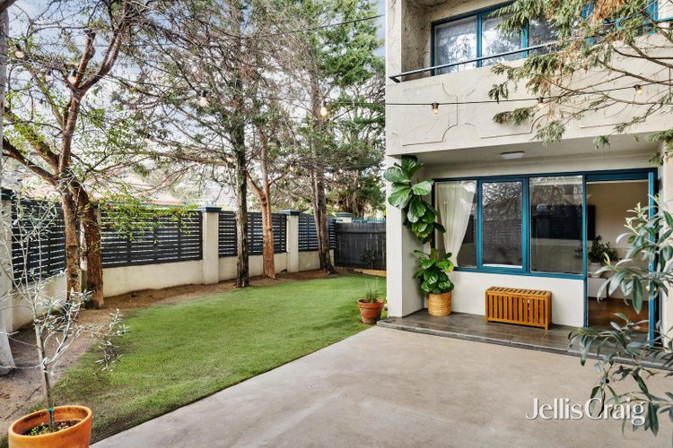 2 124b Barkers Road Hawthorn 3122