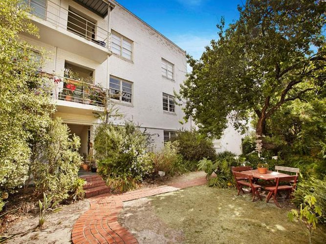 2 13 Beach Avenue Elwood 3184