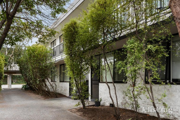 2 13 Crimea Street St Kilda 3182