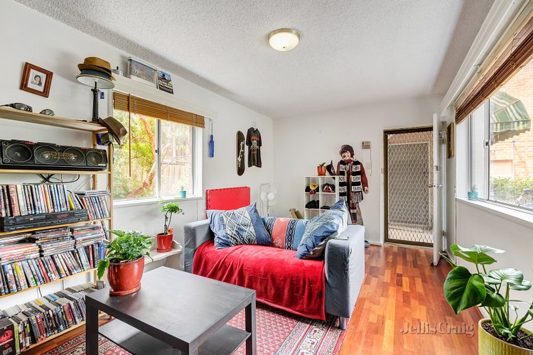 2/13 Hopetoun Avenue Brunswick West 3055