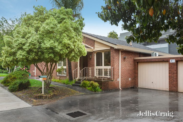 2/13 New Street Ringwood 3134