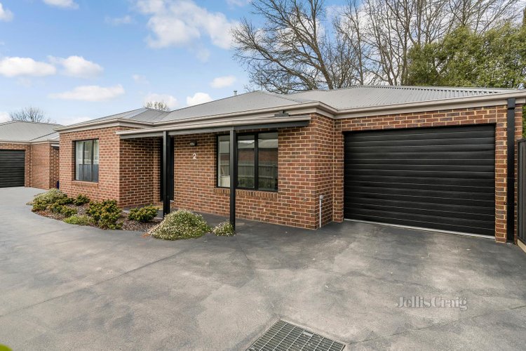 2 13 Urquhart Street Woodend 3442