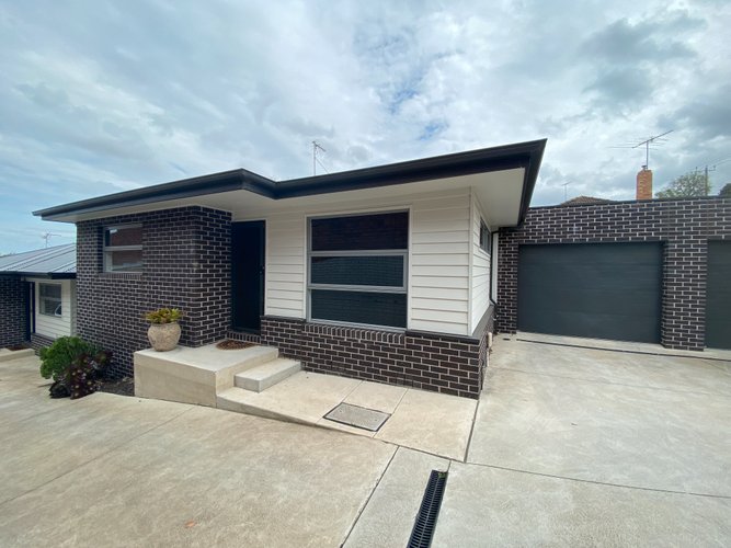 2/135 West Fyans Street Newtown 3220