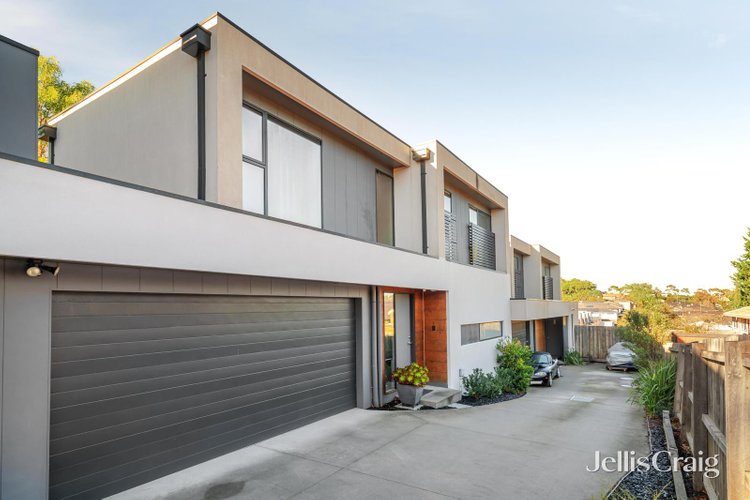 2 14 Fairway Road Doncaster 3108