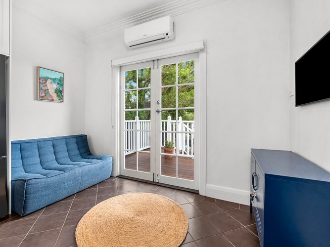 2/14 Merton Grove, Manifold&nbsp;Heights