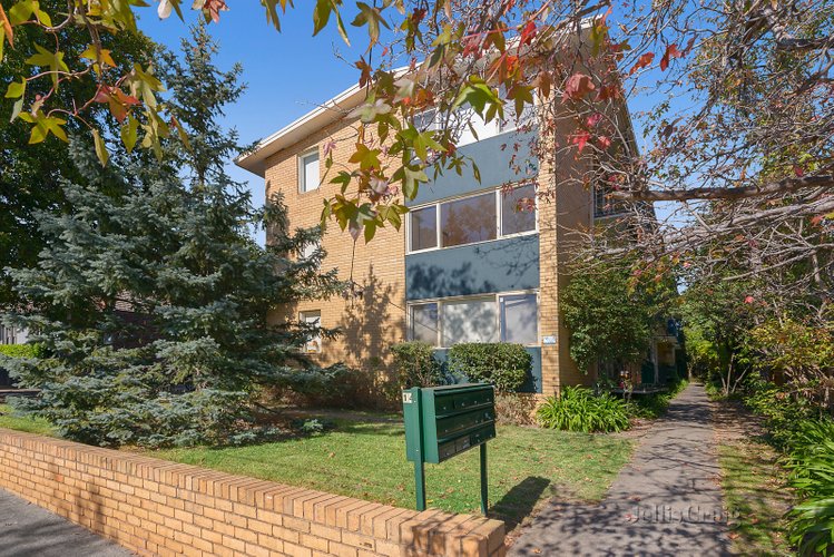 2/14 Nash Street Glen Iris 3146