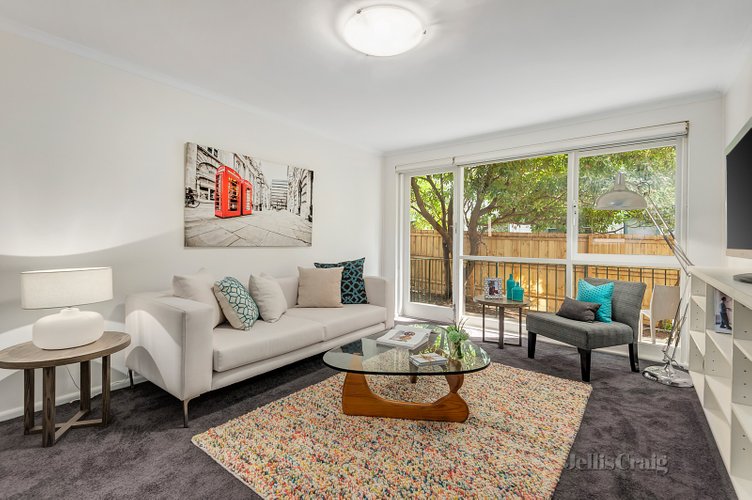 2/14 Nash Street Glen Iris 3146