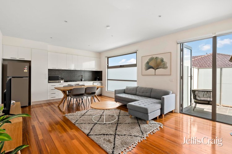 2 14 Sandown Road Ascot Vale 3032