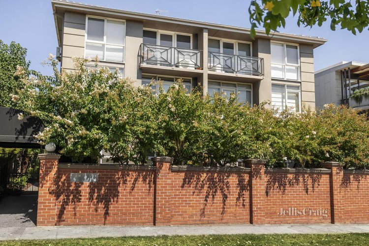 2 14 Springfield Avenue Toorak 3142