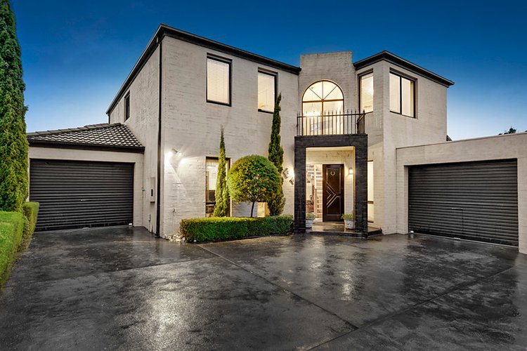 2/15 Arbroath Road Wantirna South 3152