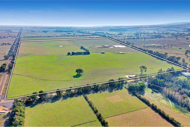 215 Bairnsdale-Dargo Road, Hillside