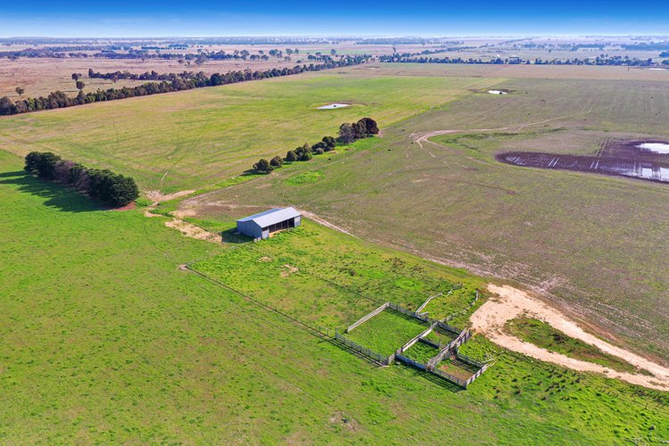 215 Bairnsdale-Dargo Road, Hillside