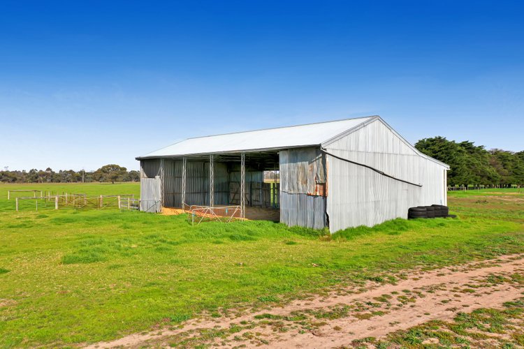 215 Bairnsdale-Dargo Road, Hillside