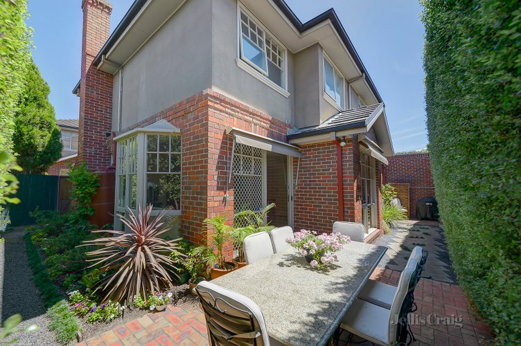 2/15 Belmore Road Balwyn North 3104