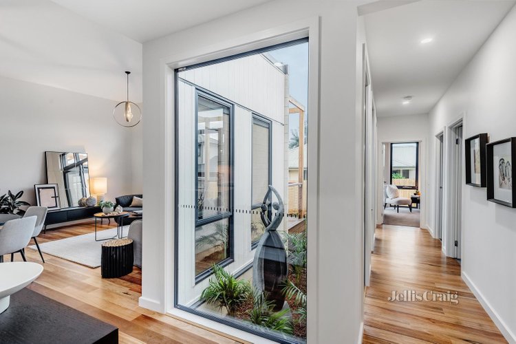 2 15 Looker Road Montmorency 3094