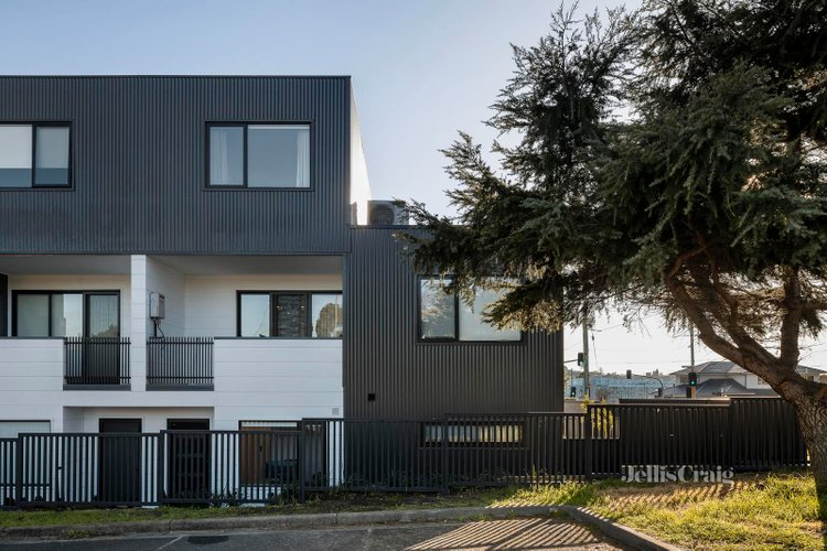 2 153A Albert Street Preston 3072
