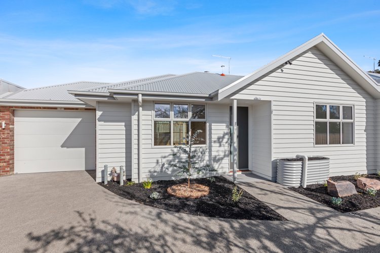2/156 Ballarat Road Hamlyn Heights 3215