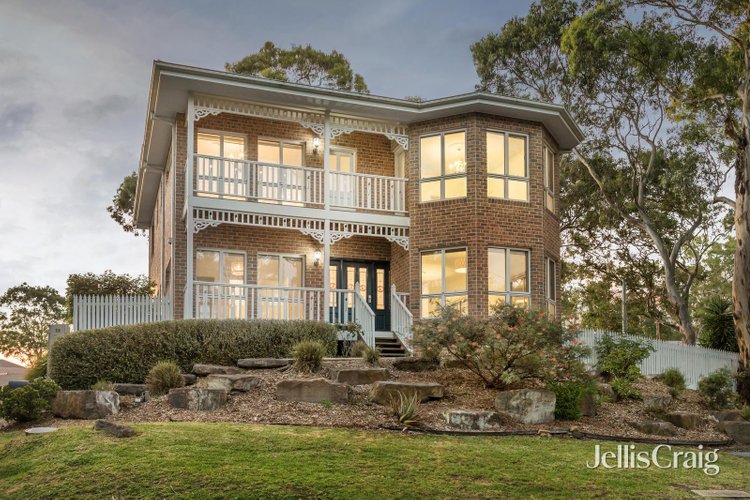 2 16 Piper Crescent Eltham 3095