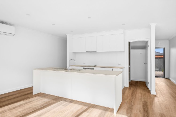 2/162 West Fyans Street, Newtown