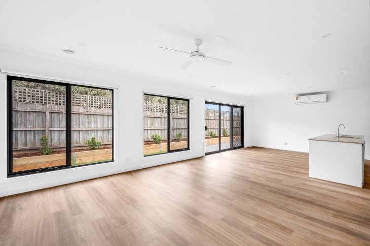 2/162 West Fyans Street, Newtown