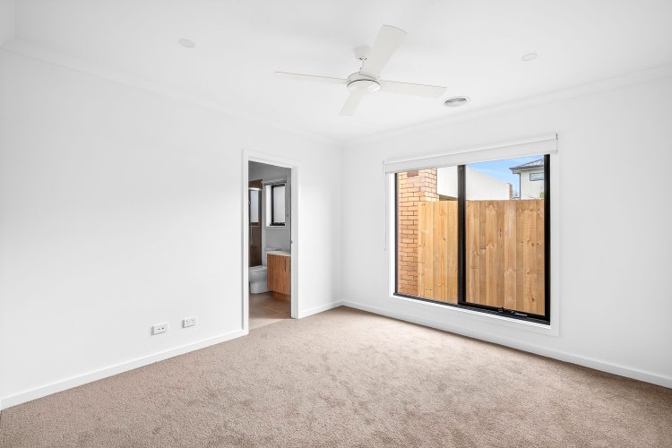 2/162 West Fyans Street, Newtown