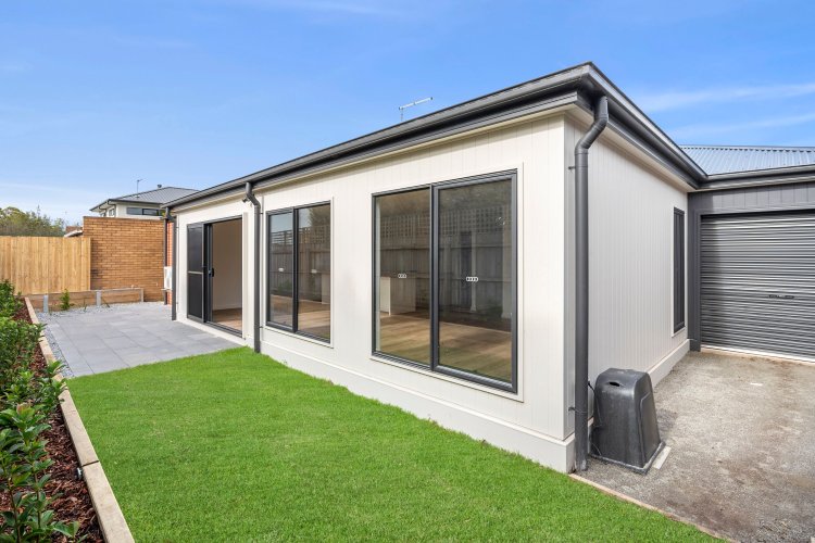 2/162 West Fyans Street, Newtown